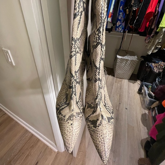 SCHUTZ Black and Cream Snakeskin Heels - Picture 4 of 6